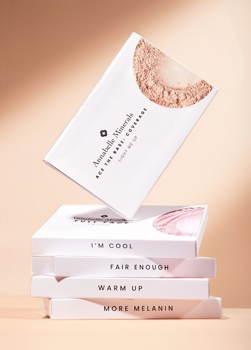 Opakowania mini podkładów mineralnych Annabelle Minerals Light Me Up w odcieniach chłodnych, neutralnych, oliwkowych i ciepłych