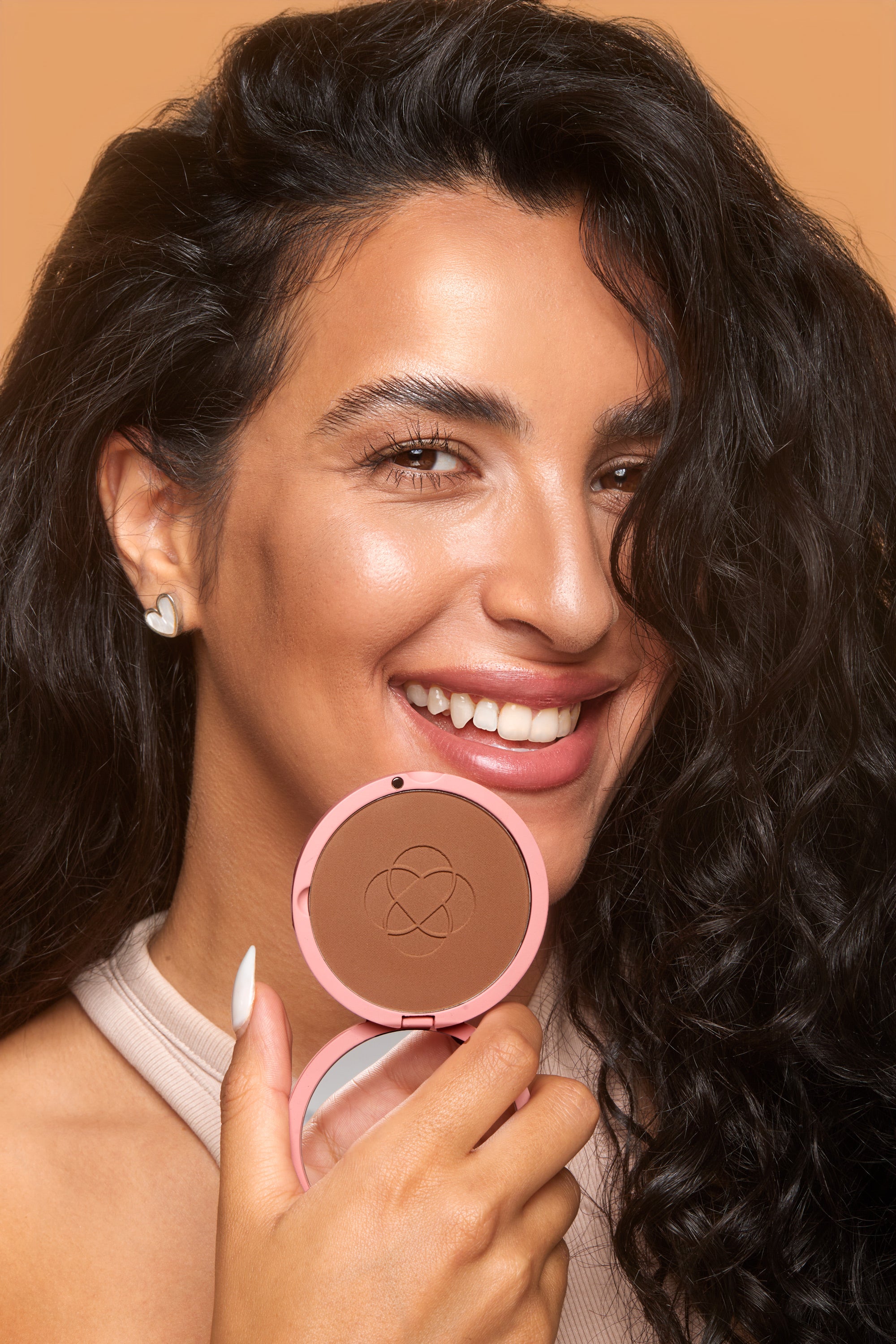 Modeluj z lekkością – bronzer w kompaktowej formie